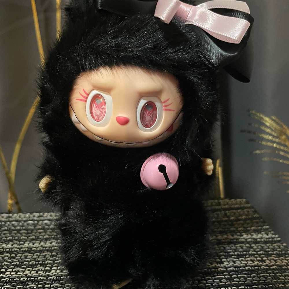 Black fluffy Zimomo